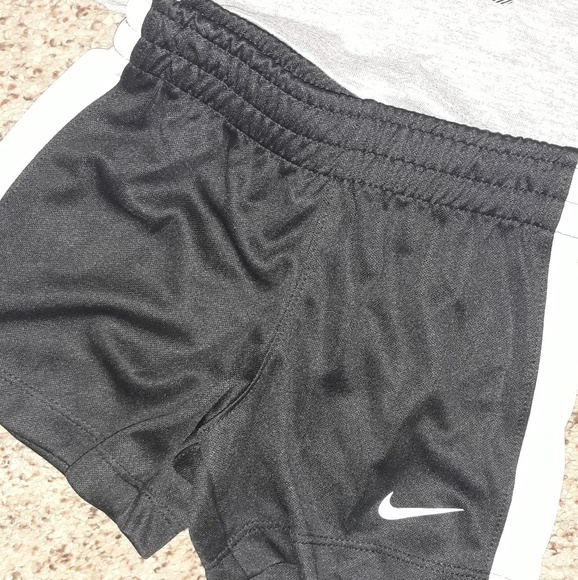 Boys Nike Outfit - Picture 3 of 5